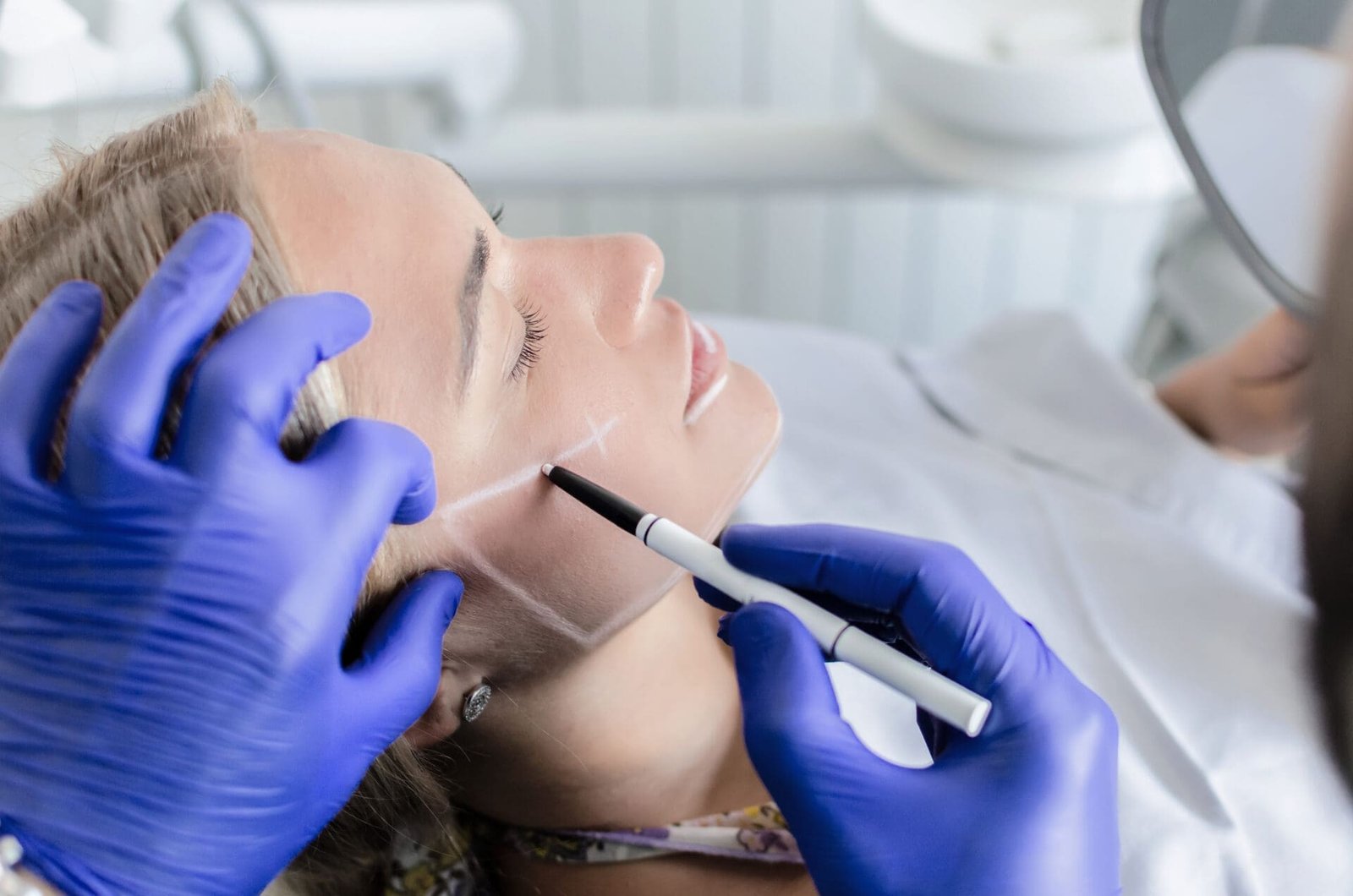 Doctor,preparing,female,patient